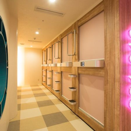 New Japan Lady'S Capsule Hotel Osaka Esterno foto